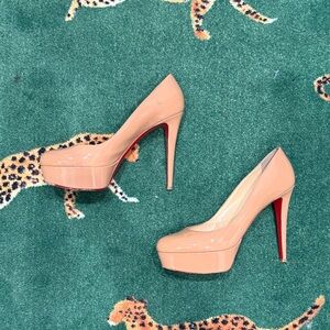 Elegant Nude Pumps